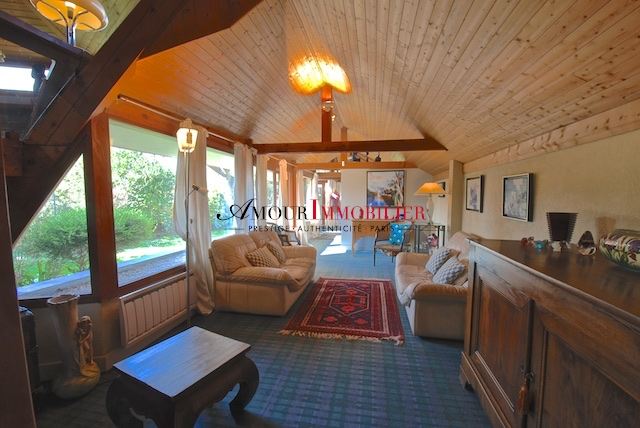Maison . 3 chambres . 248 m²